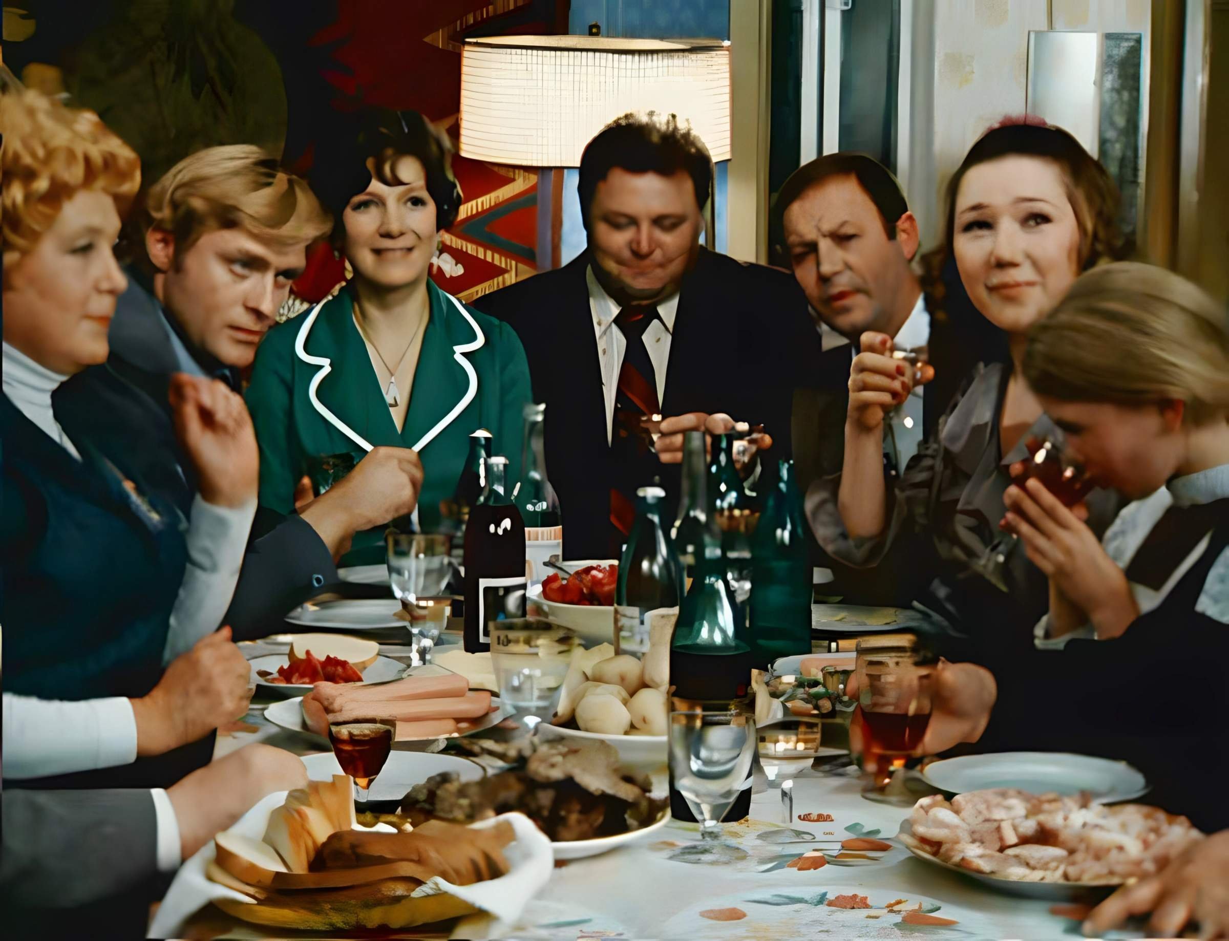 Операция ы и другие приключения шурика. Джентльмены удачи новогодние кадры. Без старого не будет нового. Без старого не будет нового. Джентльмены удачи новогодние кадры.