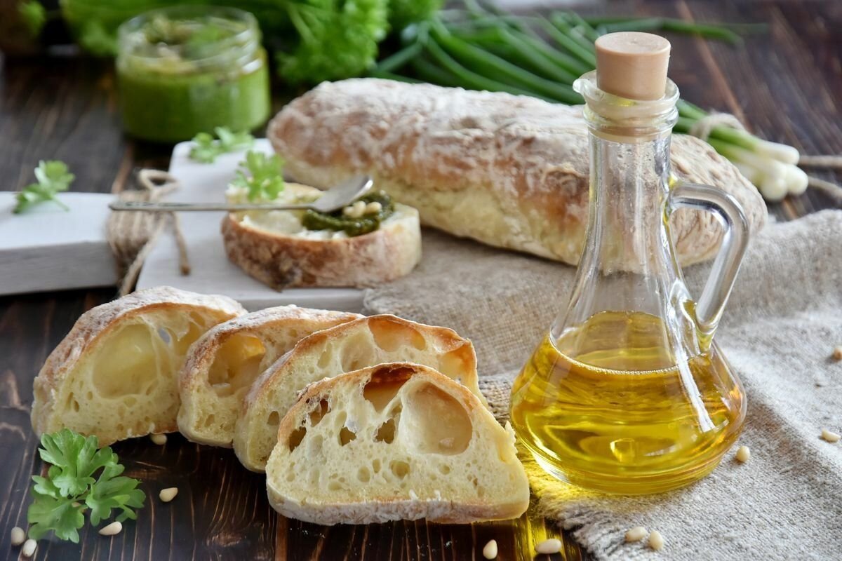 Итальянский хлеб рецепты. Чиабатта Италия. Итальянский хлеб чиабатта. Чиабатта хлеб Италия. Итальянский хлеб с оливковым маслом.
