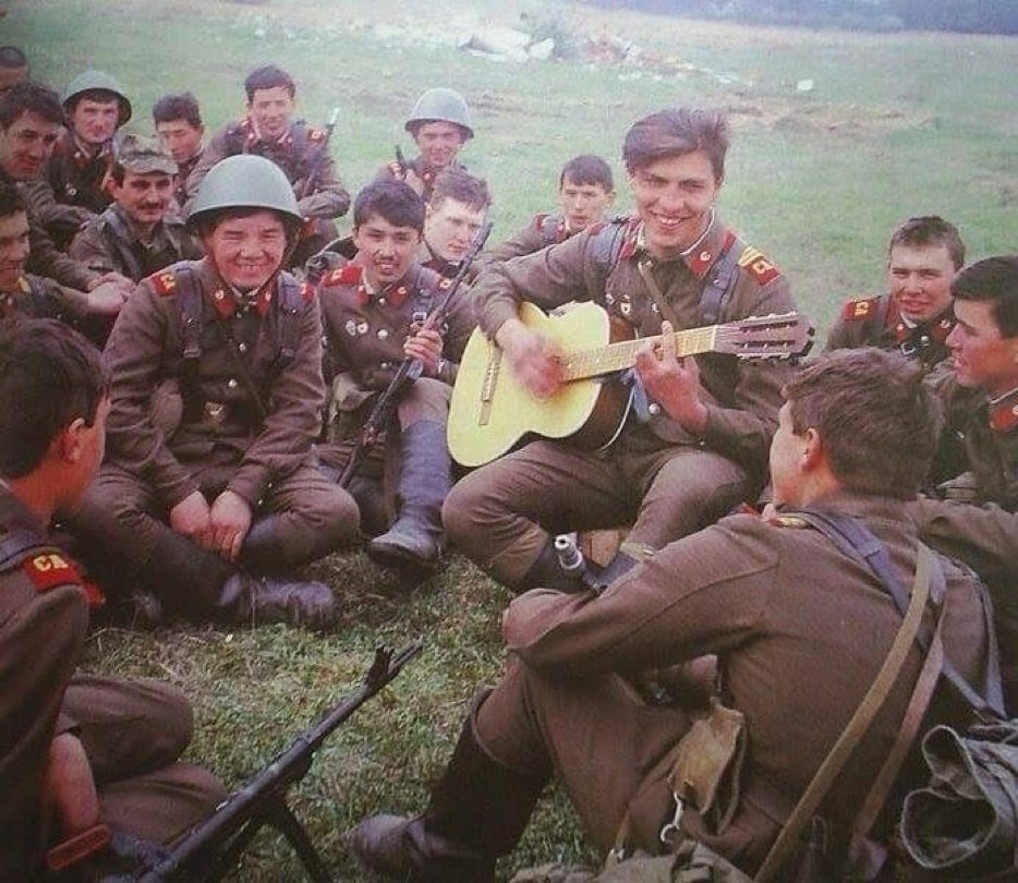 Войска советского союза. Советская армия. Армия 1980. Солдат Советской армии. Солдаты армии СССР.