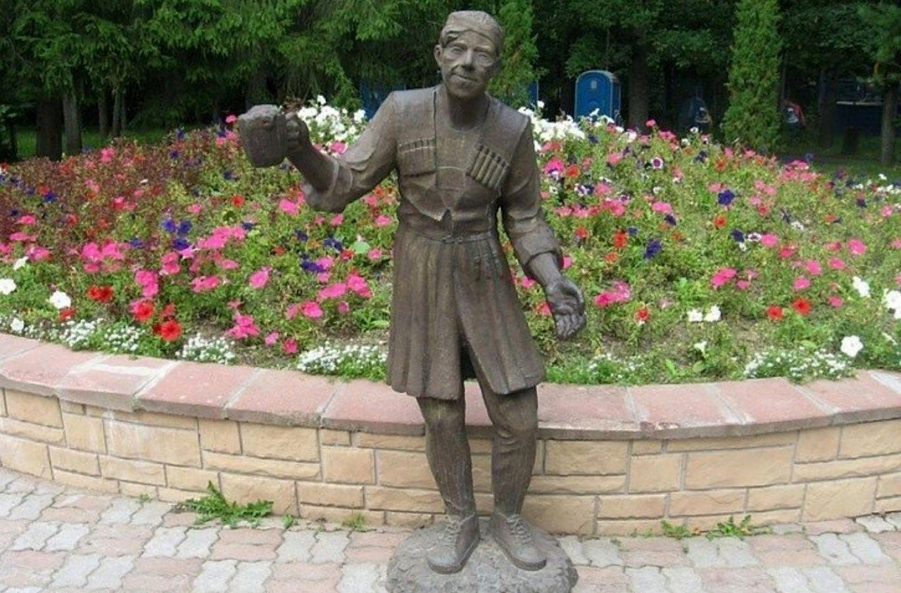 Памятник Никулину в Череповце