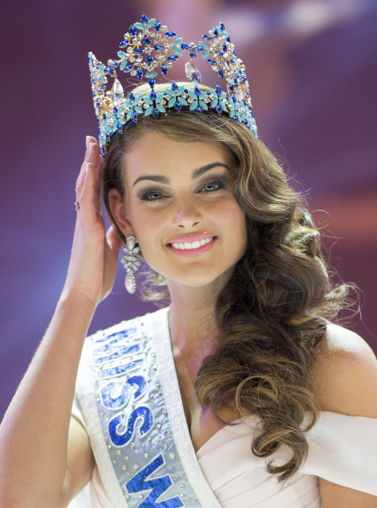 Miss girl. Ролин Страусс Мисс мира 2014. Мирея Лалагуна Мисс мира 2015 года. Мисс мира 2000 победительница. Мисс мира 1995 победительница.