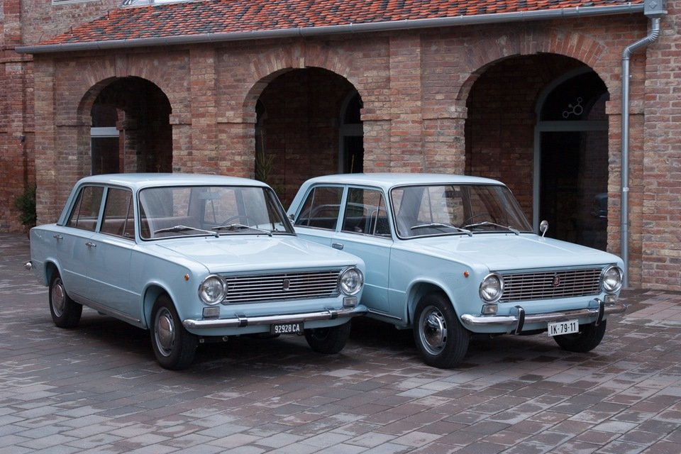 Первые ваз. Фиат 124 и ВАЗ 2101. Жигули Фиат 124. 2101 Fiat 124. Fiat 124 и копейка.