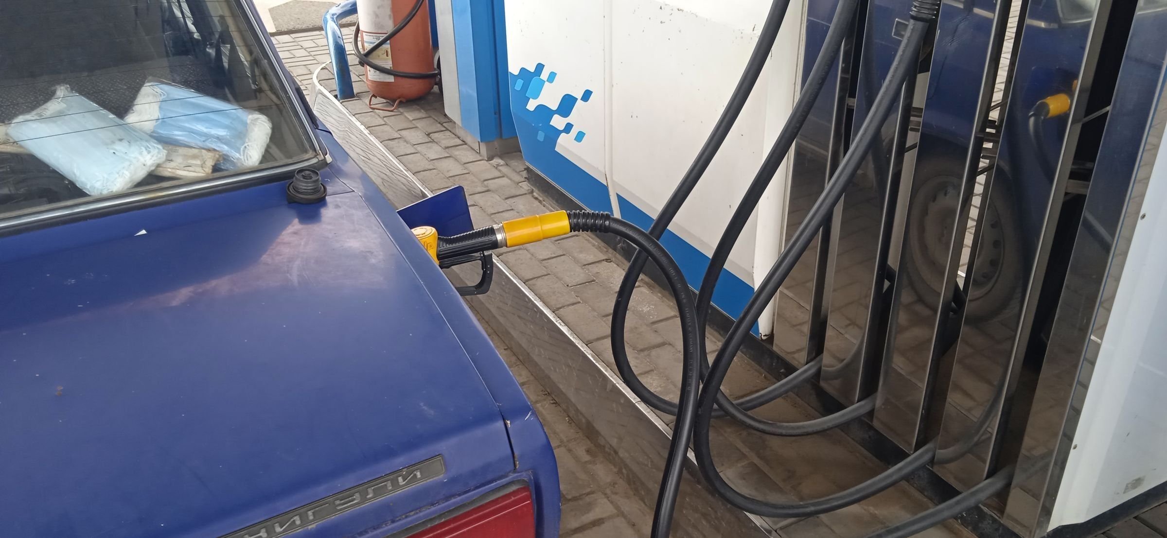 как заправить машину газом на заправке без заправщика инструкция