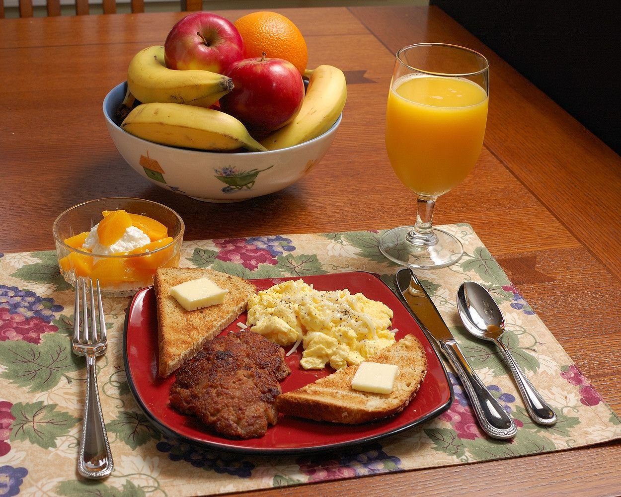 Breakfast must. Завтрак. Красивый завтрак. Сытный завтрак. Красивая сервировка завтрака.