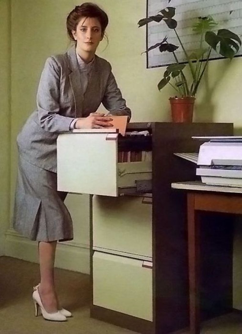 Vintage secretary. Секретарша. Ретро секретарша. Советская секретарша. Секретарша 90х.