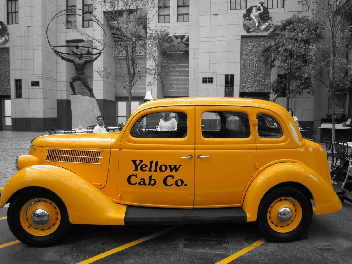 Машина для такси в 2024 году. КЭБ ретро такси Лондон. Йеллоу КЭБ. Еллоу КЭБ такси. Ford 1950 Yellow Cab Taxi.