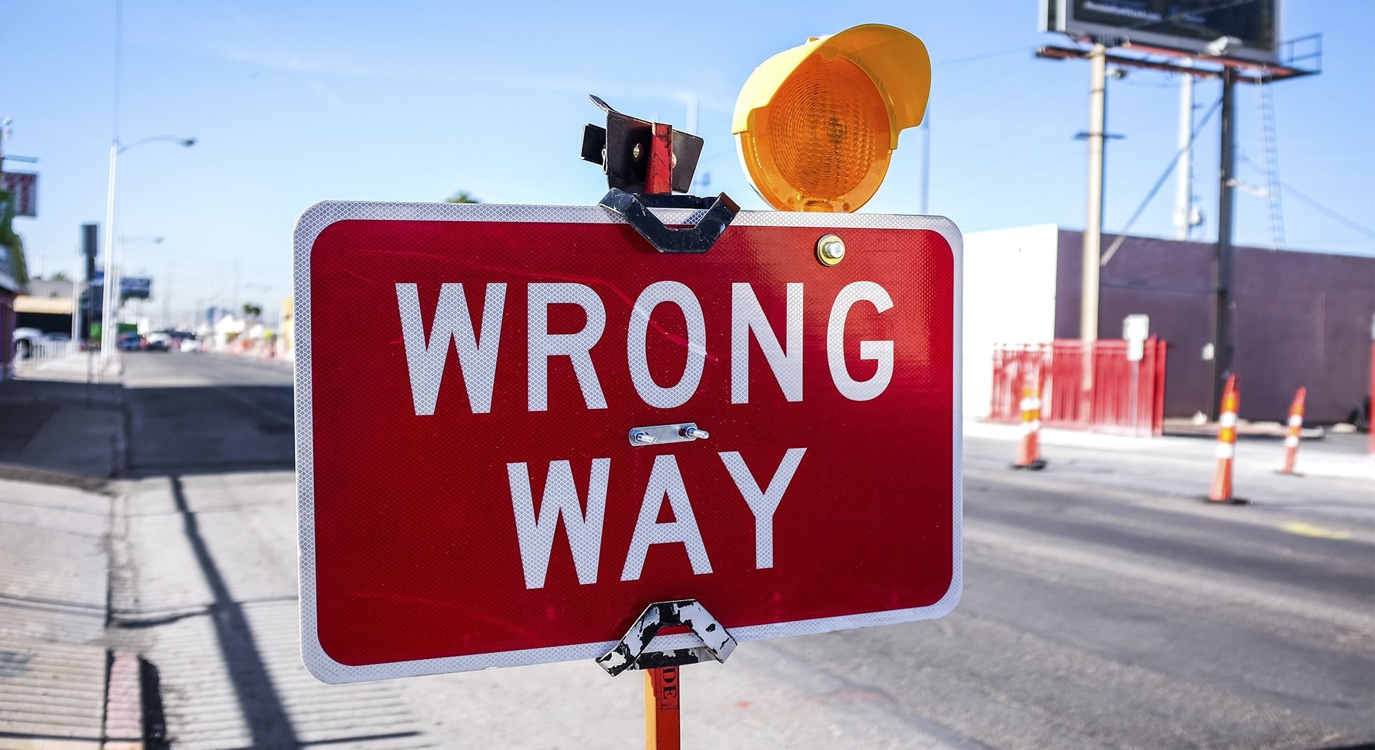 Ошибка при установлении защищённого соединения. Девушка кричит в рупор. Pr ошибки. Pr ошибки. Соединение сброшено.