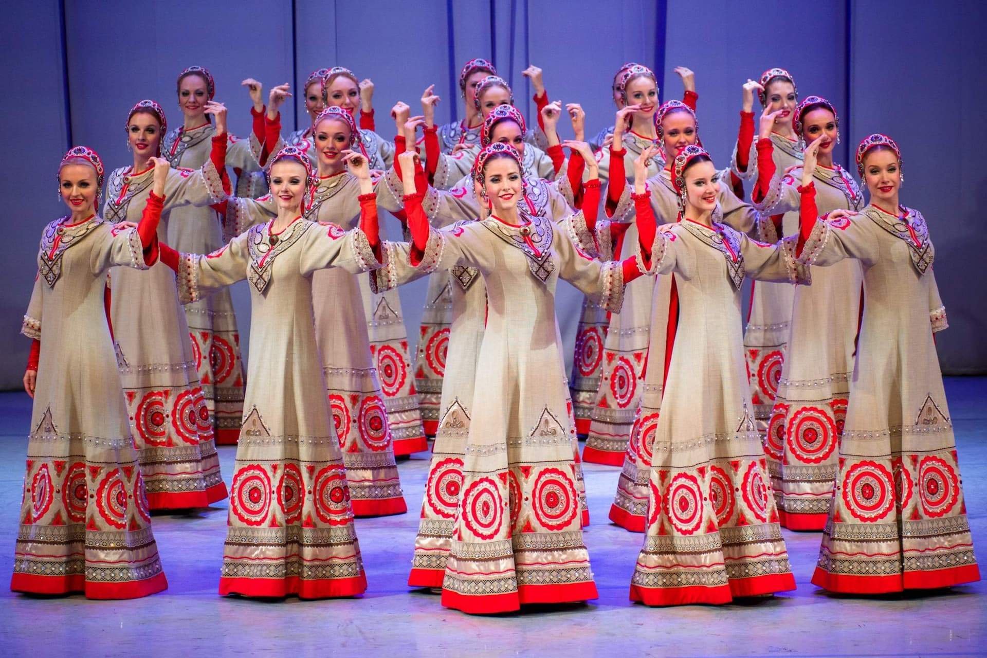 костюмы ансамбля березка. хореография ансамбль локтева. костюмы для танцевальных коллективов. девичий народный танец. девичий народный танец.