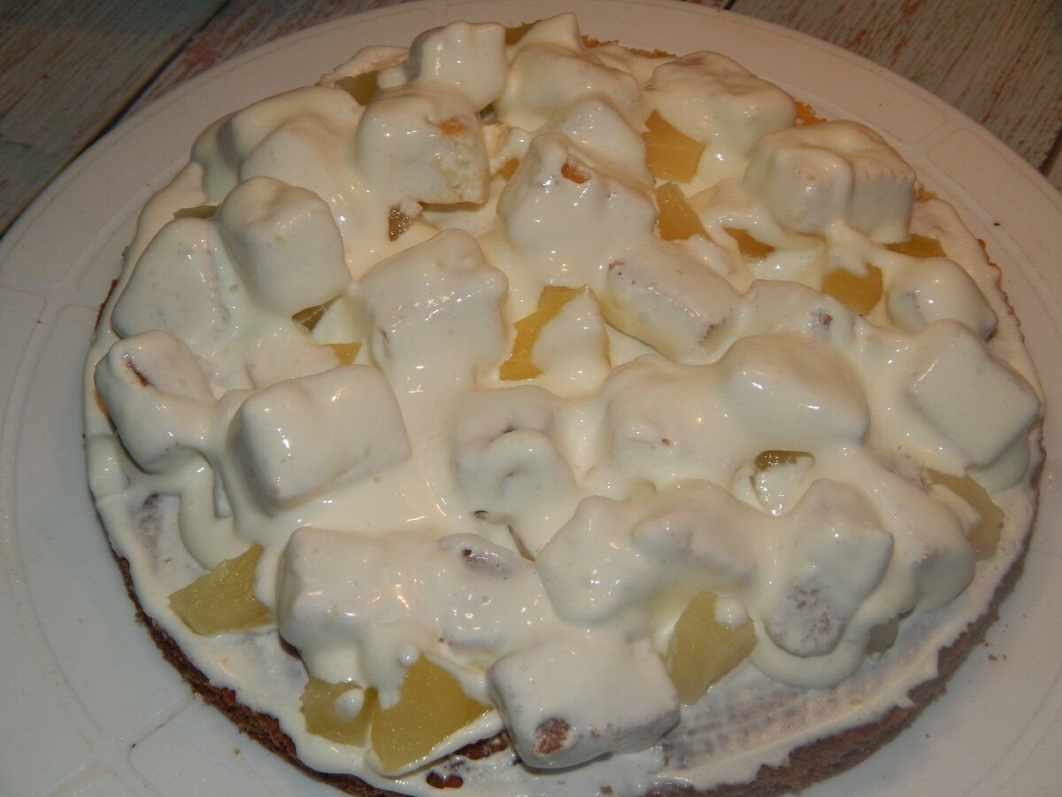 Торт с ананасами и сметанным кремом