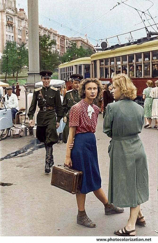 Старые советские фото. Анри Картье Брессон Москва 1954. Анри Картье-Брессон СССР 1954. Картье Брессон Москва 1954. Москва 1954 фотограф Анри.