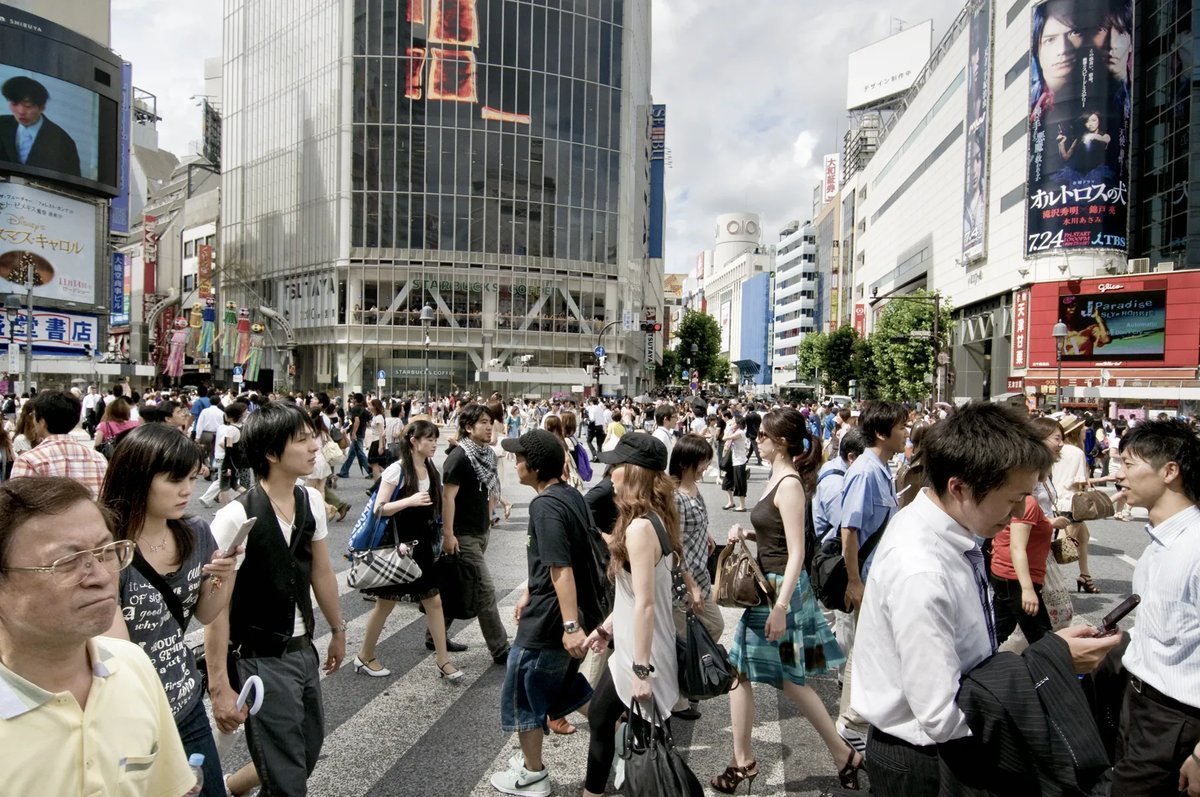 Япония сколько времени. Населенность Токио. Япония Токио население. Япония город Токио люди. Население Токио 2023.