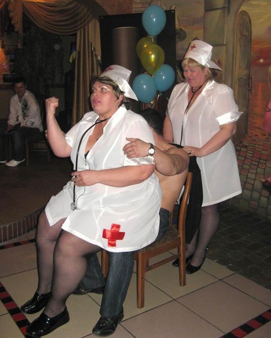 Смешной костюм медсестры