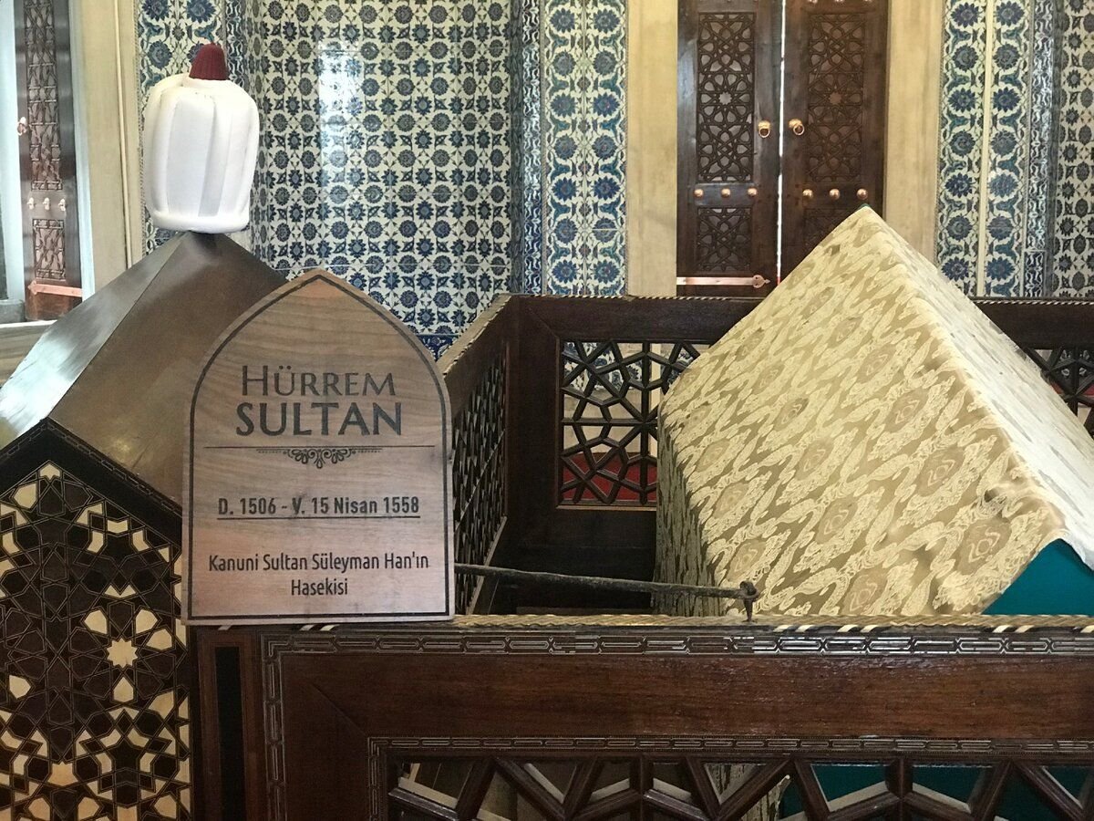 Где похоронена хюррем и сулейман. Тюрбе Султана Сулеймана. Усыпальница Султана Сулеймана в Стамбуле.