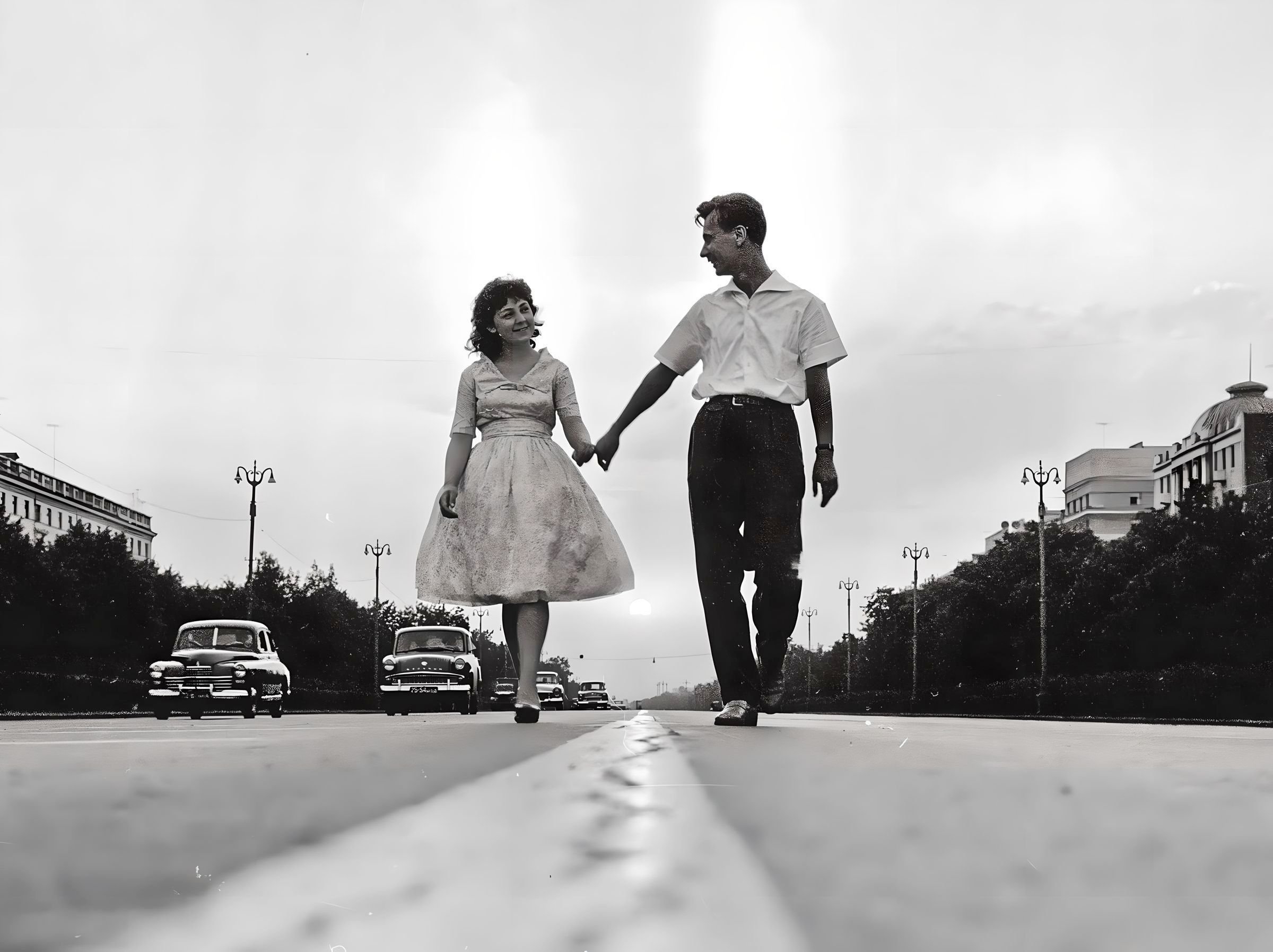 Новочеркасский расстрел в 1962. Первая советская газета. Гагарин в японии 1962 г. Странное фото 1962 год. Юра никулин.