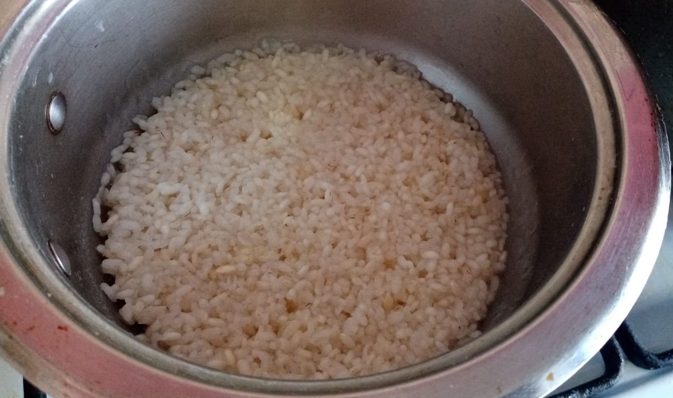 Голубцы по грузински из капусты. Каша из рисовой муки на молоке. Отварить рис до полуготовности. Шлифованный рис для голубцов. Постная еда в пятерочке.