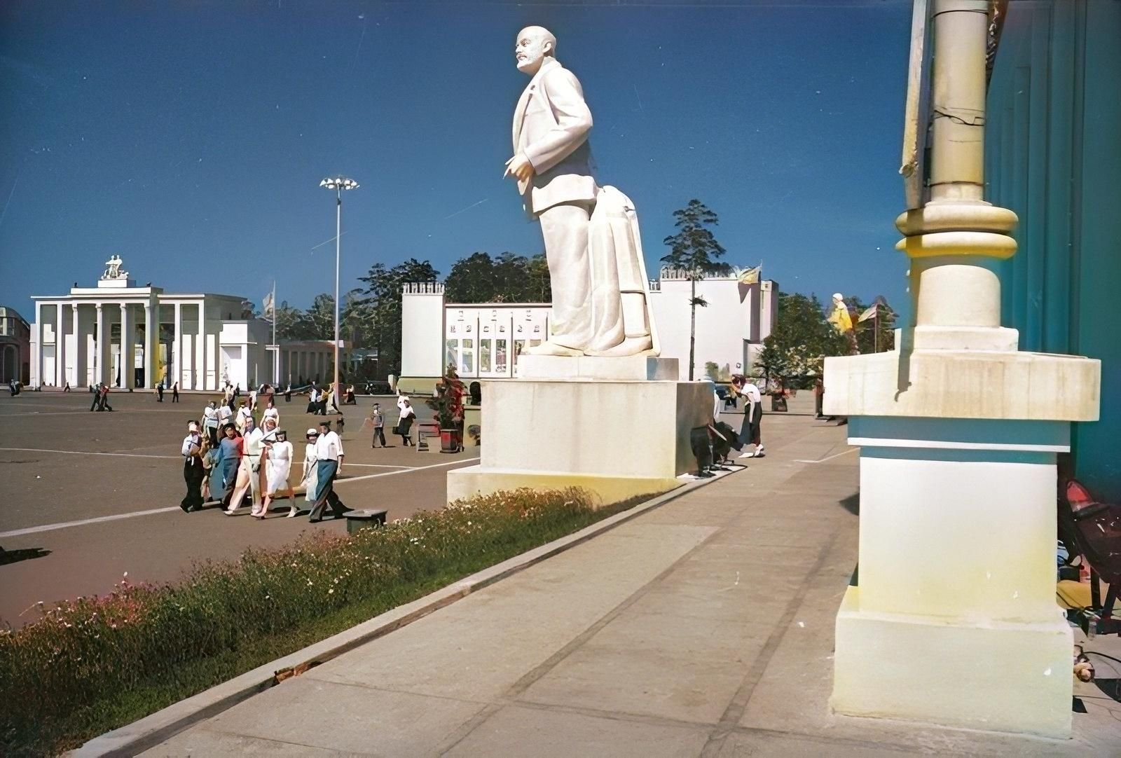 Памятник сталину на вднх фото