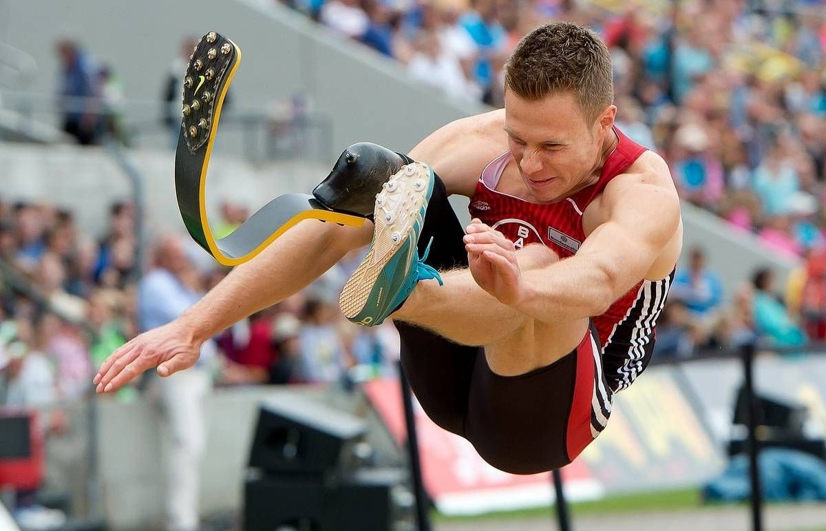 Спортсмен использующий. Прыжки в длину. Успешный спортсмен. Спортсмен года. Вековищев, Михаил Дмитриевич фото спортсмена.