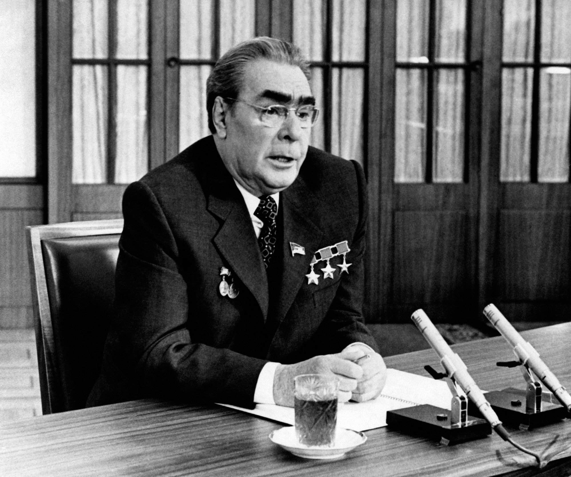 Руководитель ссср в период войны. Брежнев 1977.