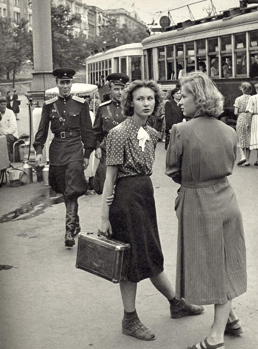 Фото советских лет. Анри Картье Брессон Москва 1954. Анри Картье-Брессон СССР 1954. Картье Брессон Москва 1954. Москва 1954 фотограф Анри.