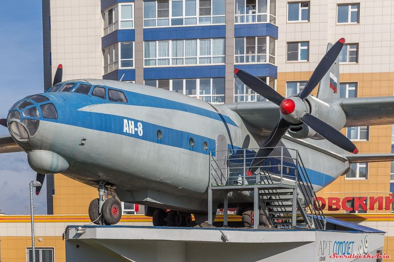 Ан 8. АН-8 военно-транспортный самолёт. Самолет АН 8 Киров. АН-8 Киров кабина.