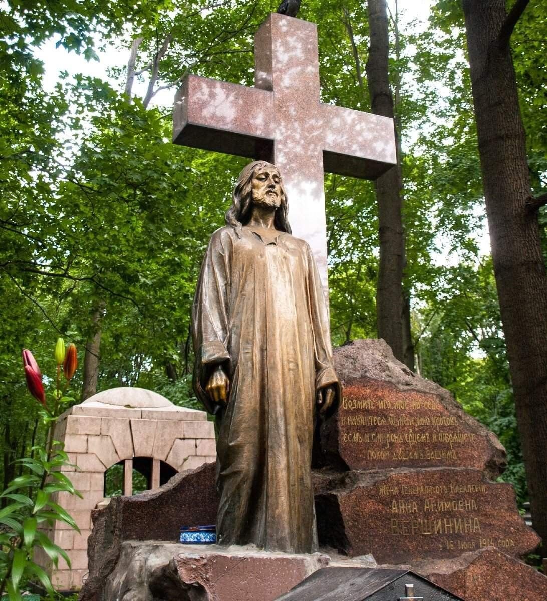 Санкт петербурге на новодевичьем кладбище