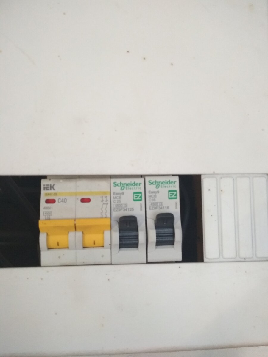 Сгорел автомат на новый год у заказчицы | В чём была проблема и как ...