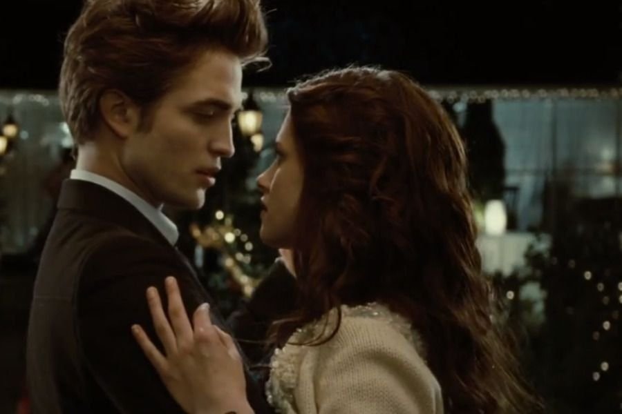 Сериал сумерки. Кристиан стюарт и стефани майер. Сумерки 7 часть. Стефани майер и роберт паттинсон. Сумерки.