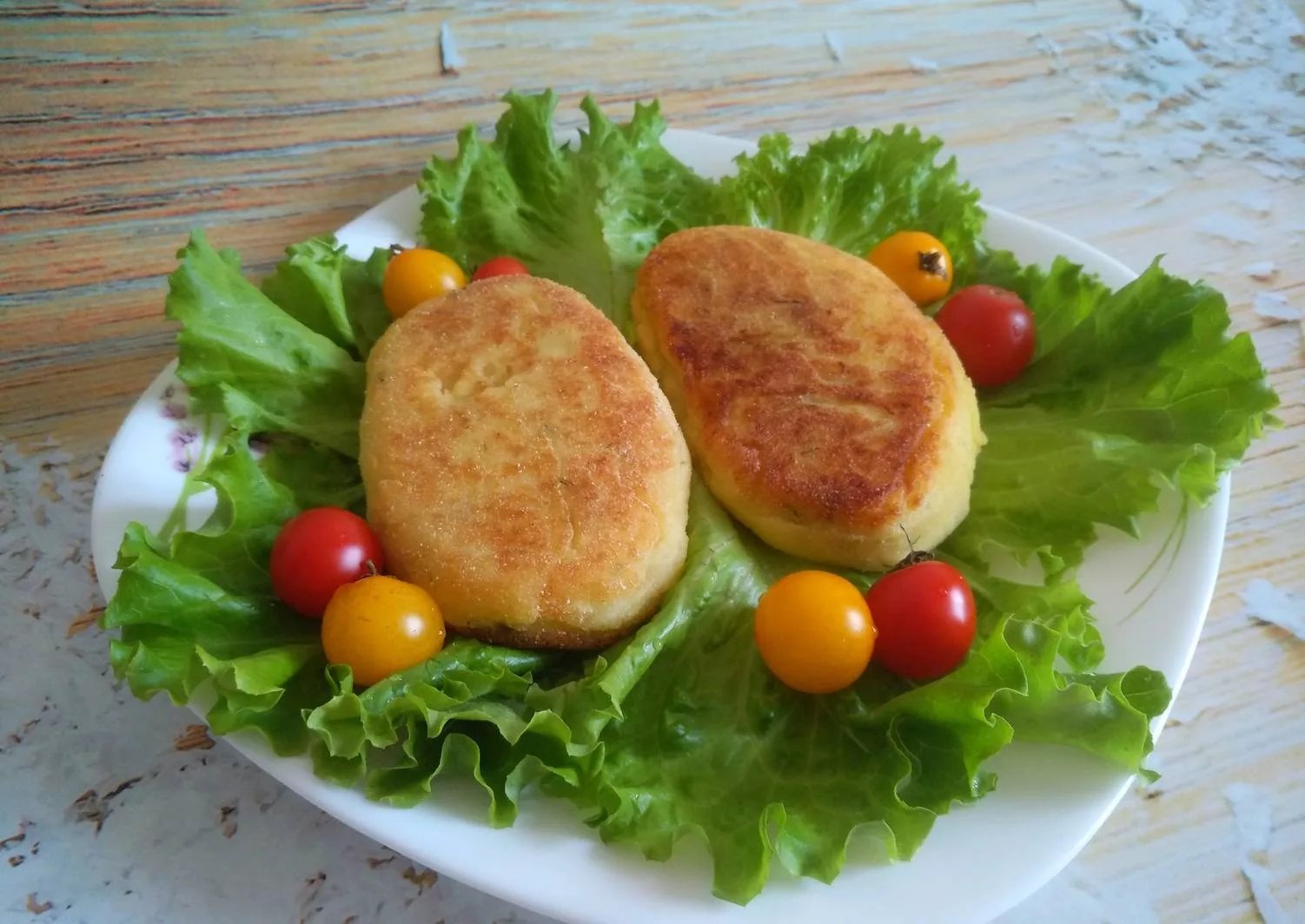 Картофельные зразы с грибами. Зразы картофельные с грибами на сковороде. Картофельные зразы с грибами пошаговый. Как украсить картофельные зразы. Зразы картофельные с грибами на сковороде из пюре пошаговый рецепт.