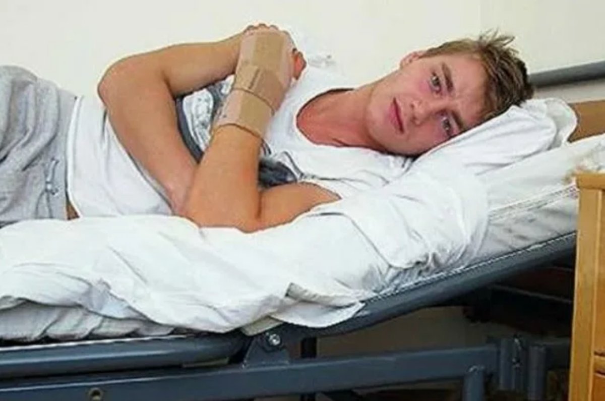 Палата в больнице. Бывший парень в больнице. Бывший парень в больнице. Палата в больнице. Дима билан обдолбанный.