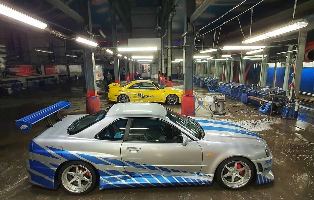 Дел машина. Nissan Skyline r34 Форсаж. Skyline r34 GTR Форсаж. Nissan Skyline r34 Япония. Nissan Skyline Форсаж 3.