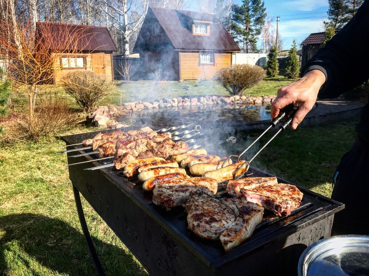 Отдыхаем на даче. Шашлыки на природе. Шашлыки на даче. Барбекю на природе. Шашлыки на природе весной.