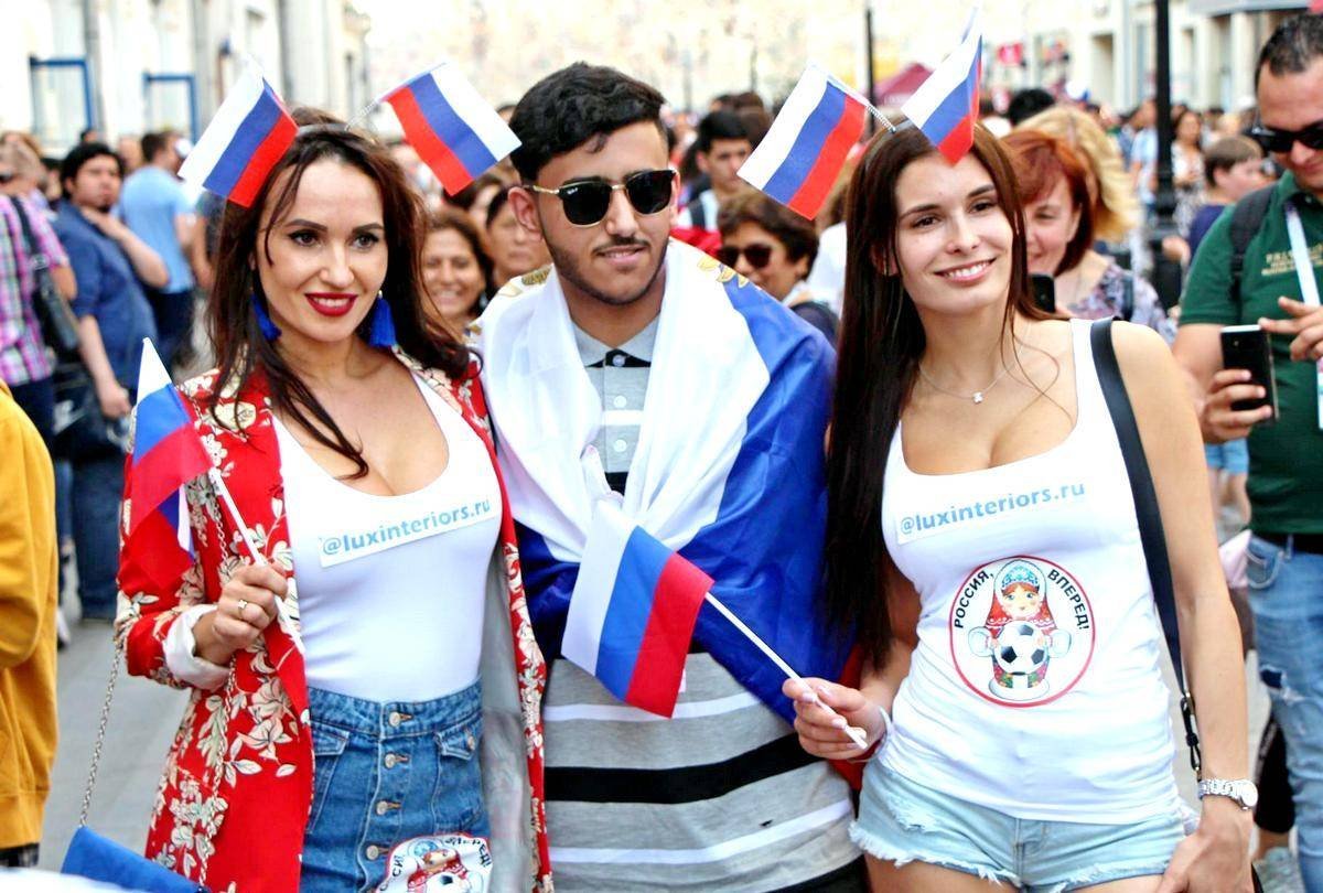 Обожаешь русские большие. Украинки в Турции. Русские женщины с иностранцами. Женщины Европы. Турки и русские девушки.