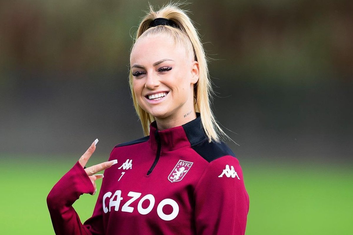 Alisha Lehmann West Ham photo