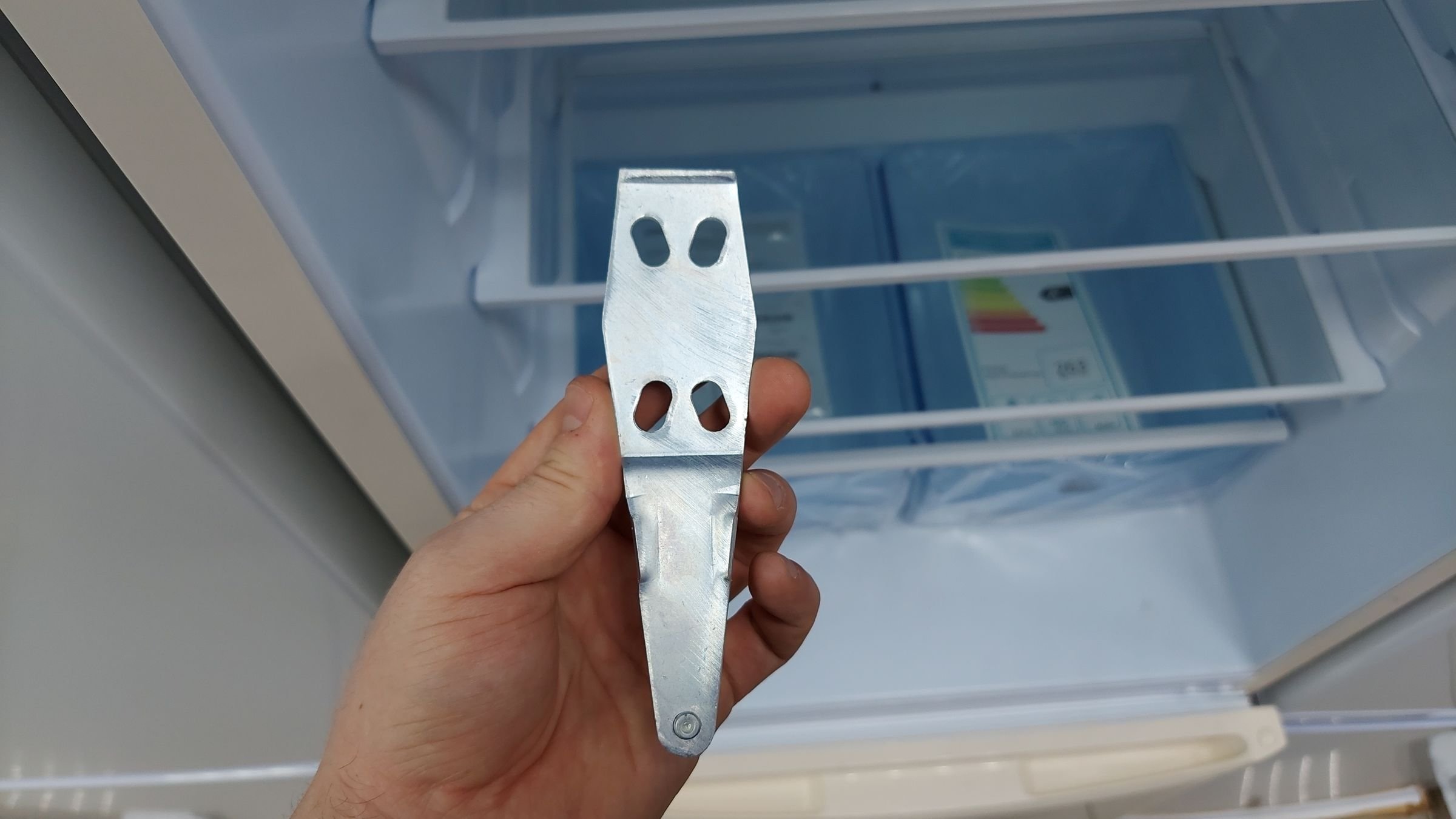 Защелка на дверь холодильника