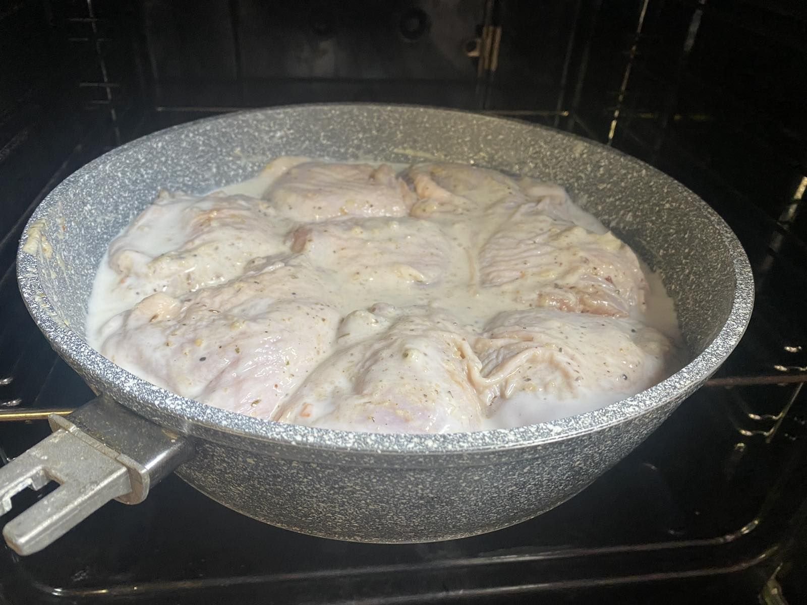 Курица в духовке. Курица получается сухой. Приготовление курицы в глине. Курица получается сухой. Курица получается сухой.