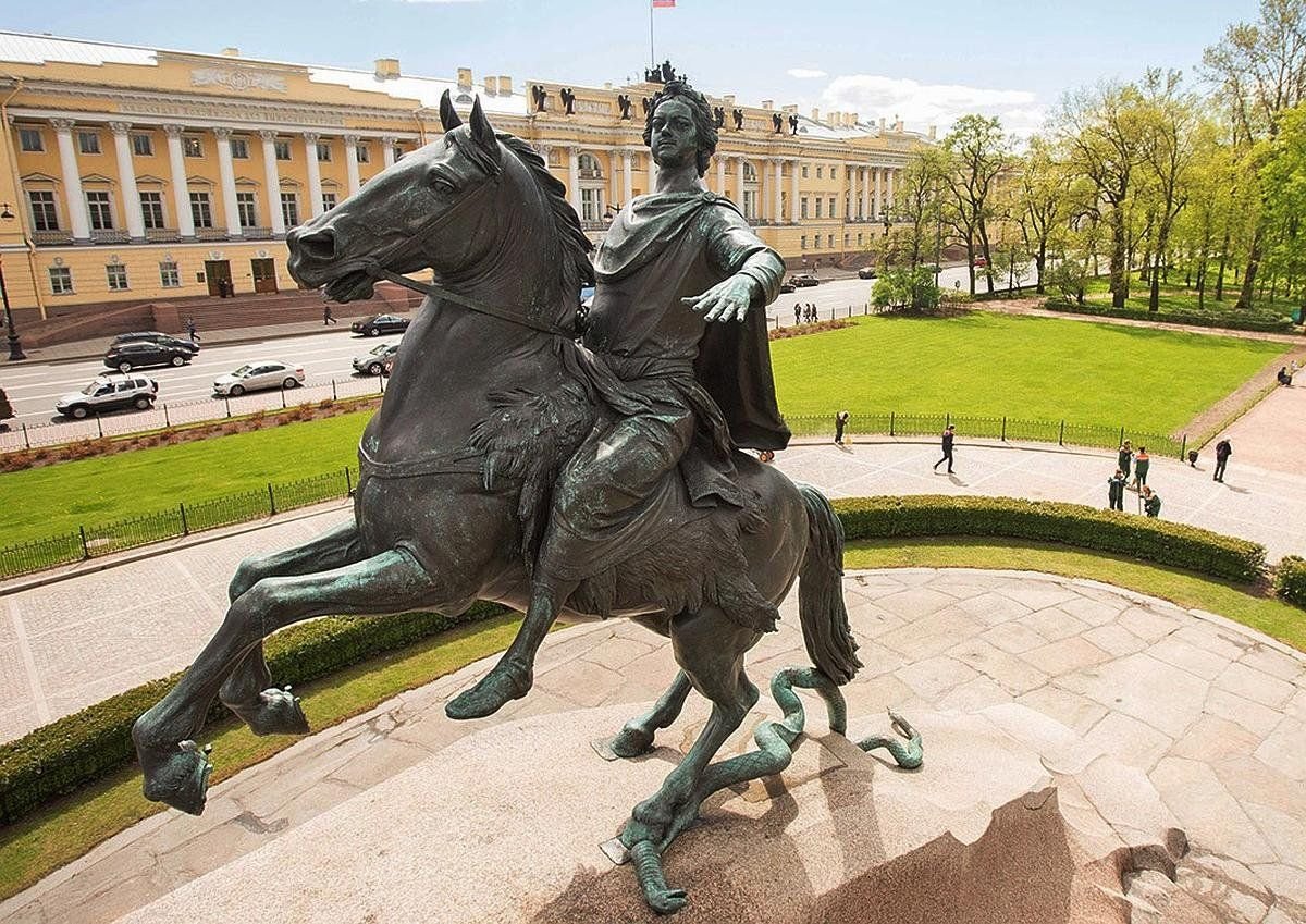 Петру всадник. Медный всадник памятник в Санкт-Петербурге. Медный всадник памятник. Памятник Петру с ботиком Петра Петербург.