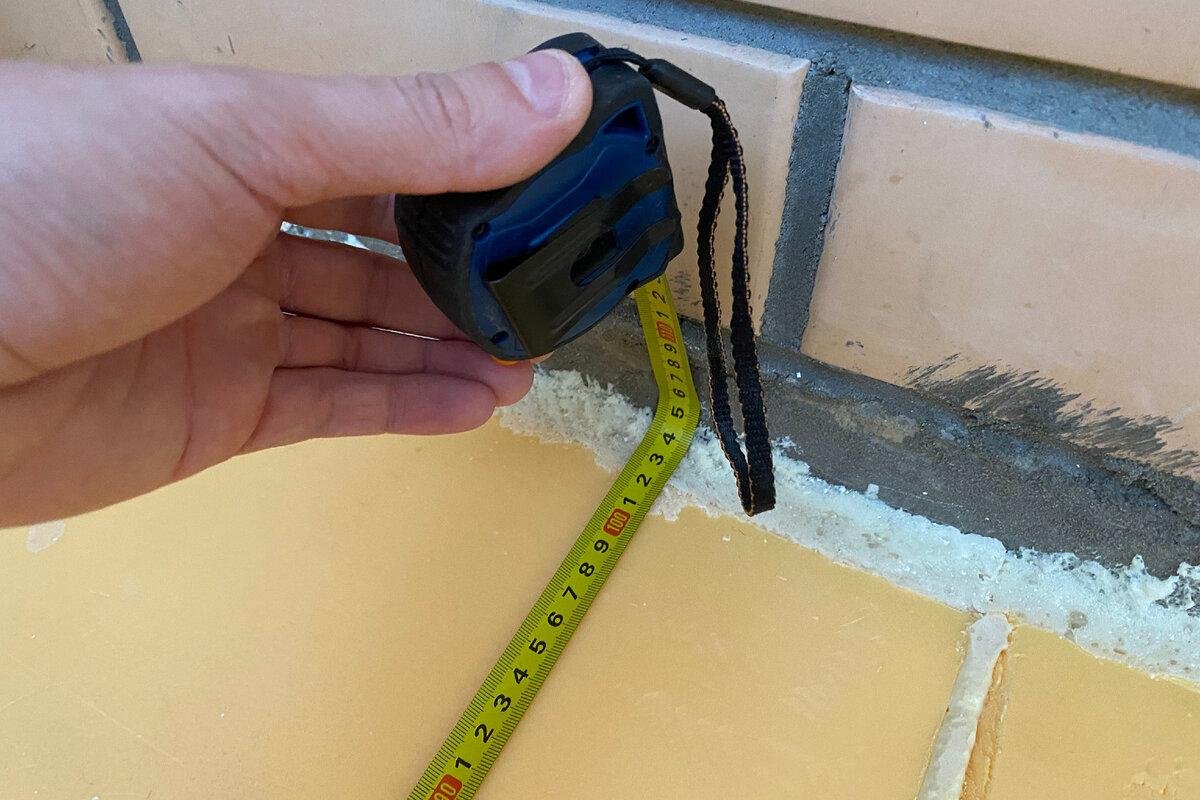 Фанера для пола. 5 мм. Как выровнять двп. Двп для пола. Резка двп.