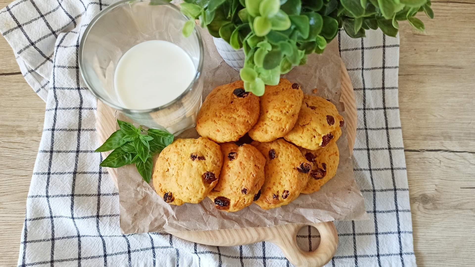 Мягкое морковное печенье с изюмом рецепт