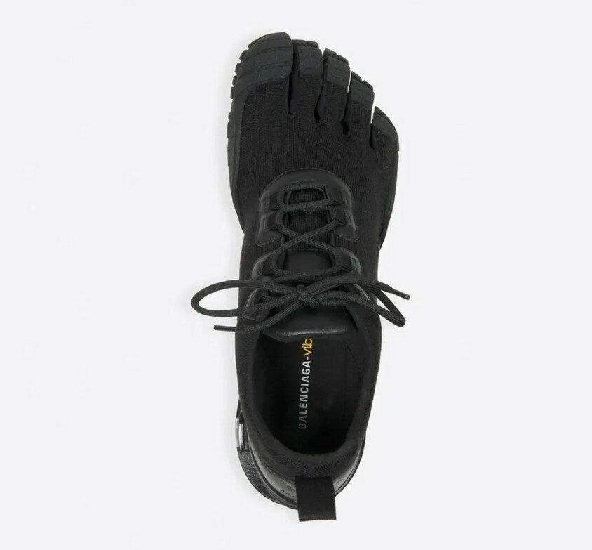 Ботинки с пальцем отдельно. Vibram Balenciaga. Balenciaga x Vibram. Баленсиага 2024 обувь. Обувь Баленсиага с пальцами.