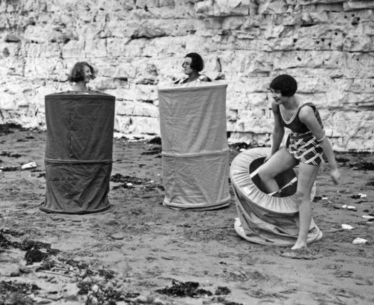 пляжные кабинки девочки переодеваются