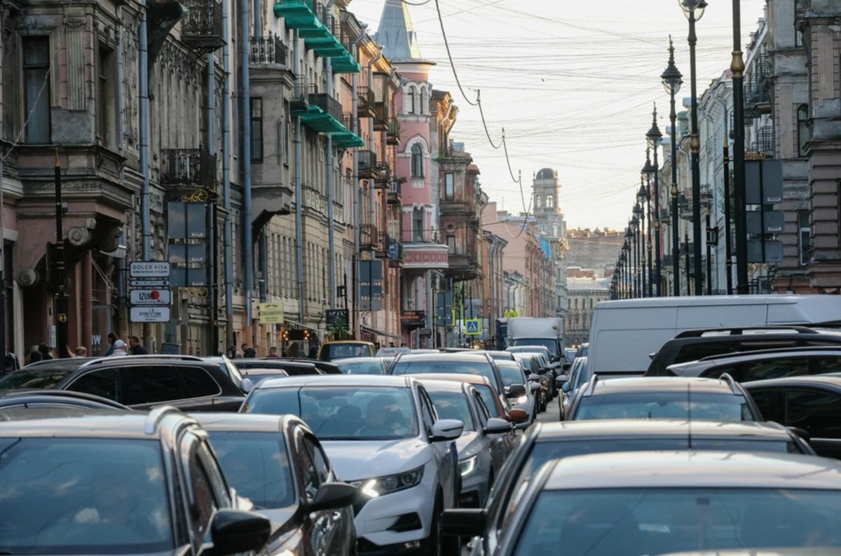 Пробки в санкт петербурге сейчас. Питер дороги. Затор на Невском проспекте. Пробки на дорогах Москвы. Пробки на Московском проспекте.