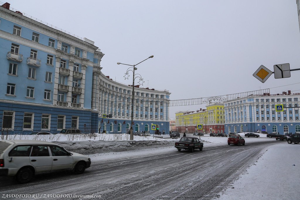 Площадь норильска. Гвардейская площадь Норильск. Норильск площадь Ленина. Норильск Центральная площадь. Норильск Ленинский проспект.