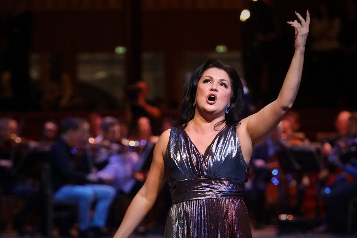 Анна нетребко 2022. Оперная певица нетребко пое. Анна нетребко певица. Оперные певцы нетребко. Анна нетребко 2022.