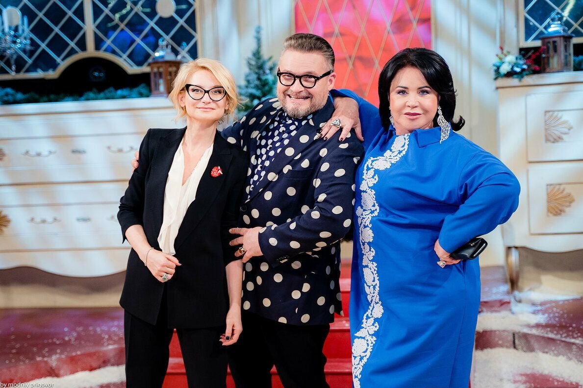 Эвелина хромченко и надежда бабкина. Александр васильев первый канал. Передача модный. Шоу модный приговор. Модный приговор бабкина васильев.