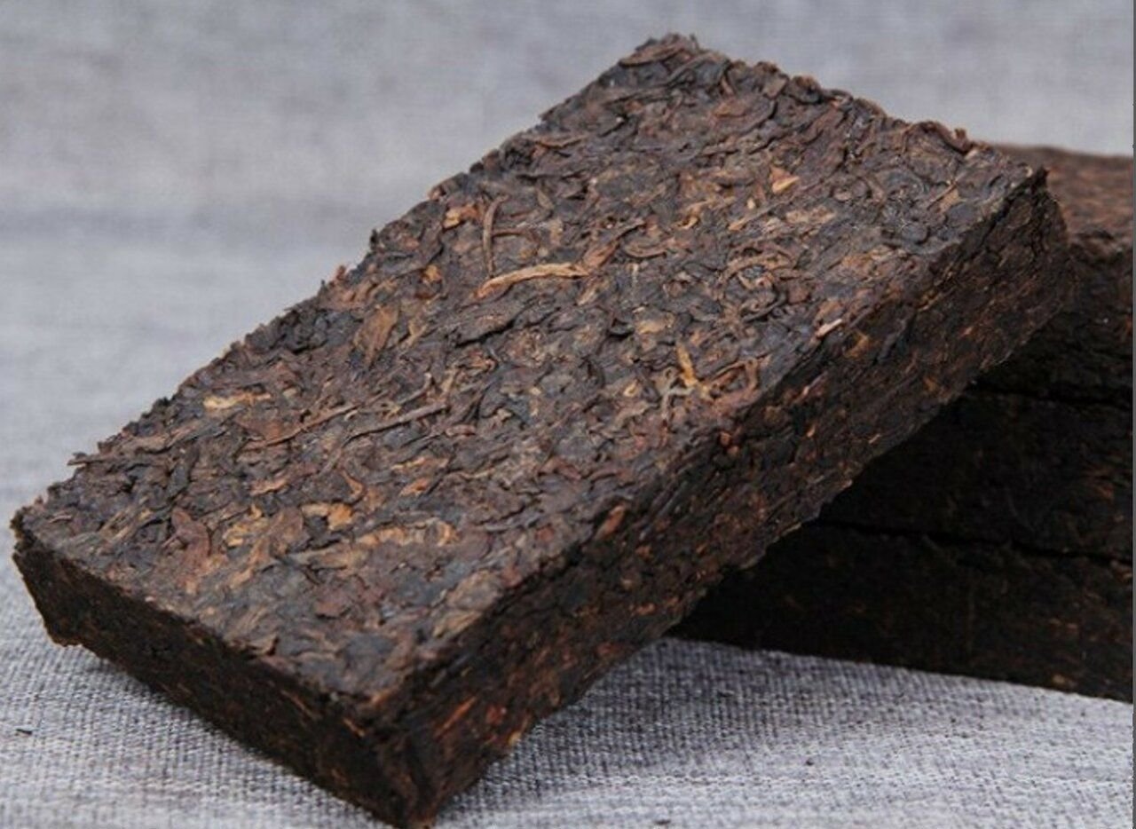 Чай прессованный плиточный. Калмыцкий зеленый плиточный чай. Плиточный черный чай. Калмыцкий чай прессованный. Чай в брикетах ссср.