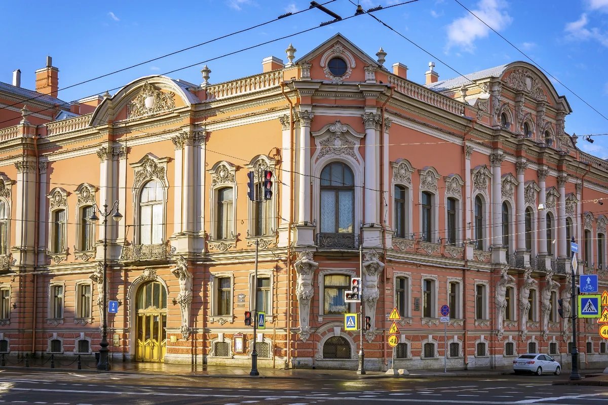 Дворцы на невском