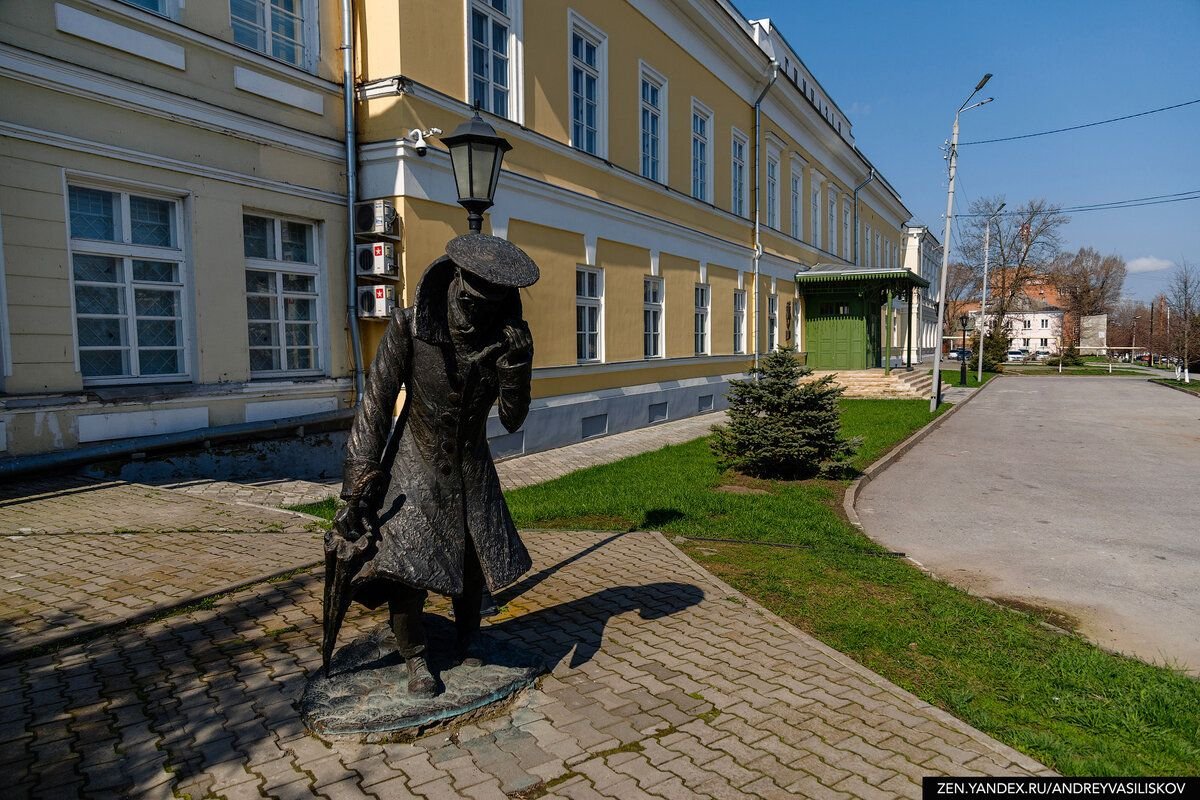 Герои таганрога. Чеховские места в Таганроге. Персонажи Чехова. Известные люди которые жили в Таганроге. Чеховские герои.