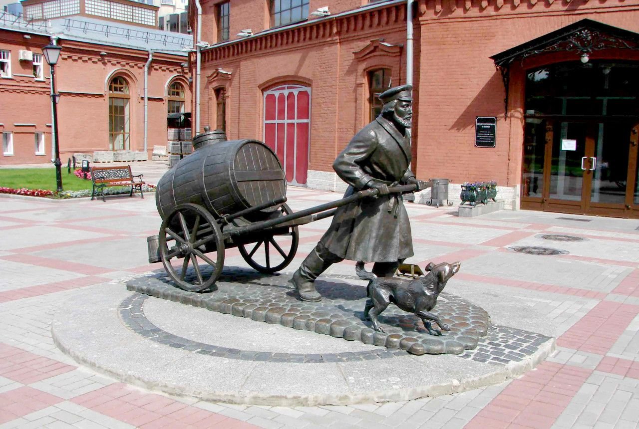 Водовозов санкт петербург. Памятник водовозу в Санкт-Петербурге. Памятник петербургскому водовозу. Памятник водовозу Шпалерная. Водоканал памятник водовозу СПБ.