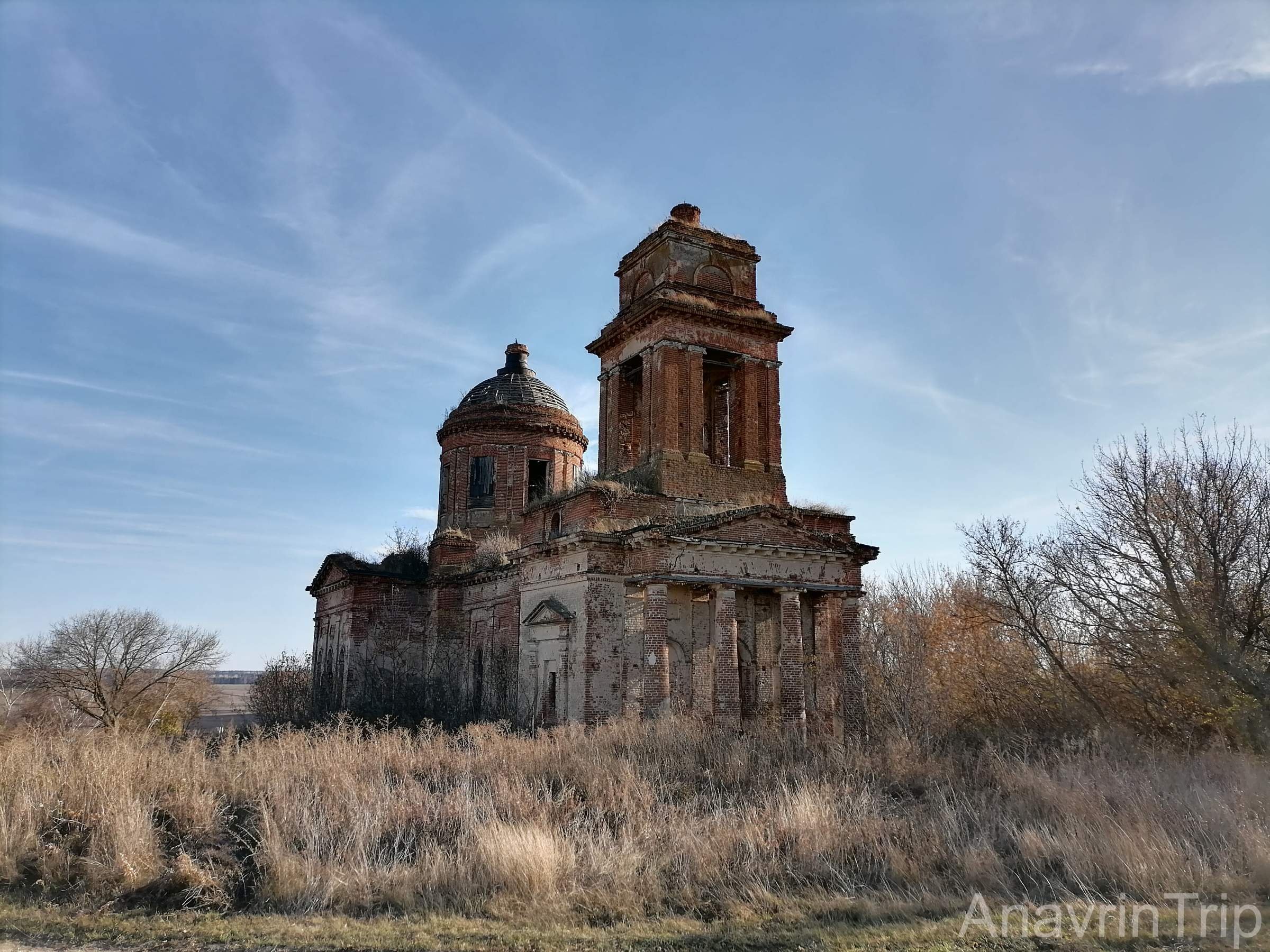 Село поняла. Заброшенная деревня. Церковь в селе. Старая деревня. Село Телегино заброшенная.