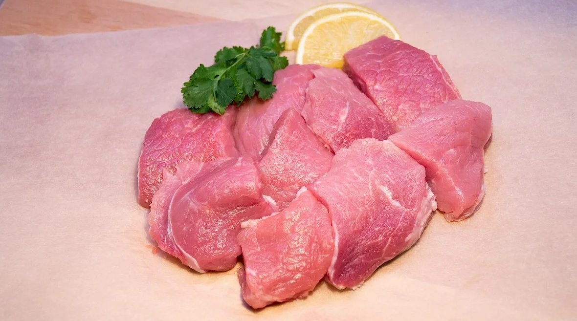 гуляш из свинины в автоклаве. какая свинина для гуляша лучше. мелкокусковые полуфабрикаты гуляш. гуляш свиной. гуляш корейка свинины.